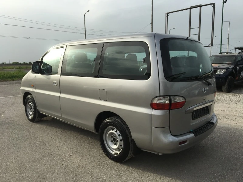 Hyundai H1 2.5CRDI, 9-места, снимка 8 - Бусове и автобуси - 45321670