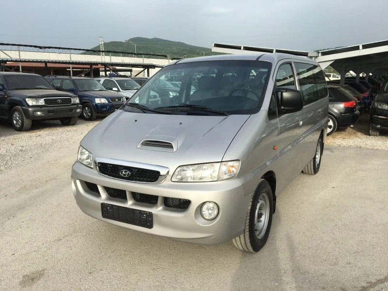 Hyundai H1 2.5CRDI, 9-места, снимка 2 - Бусове и автобуси - 45321670