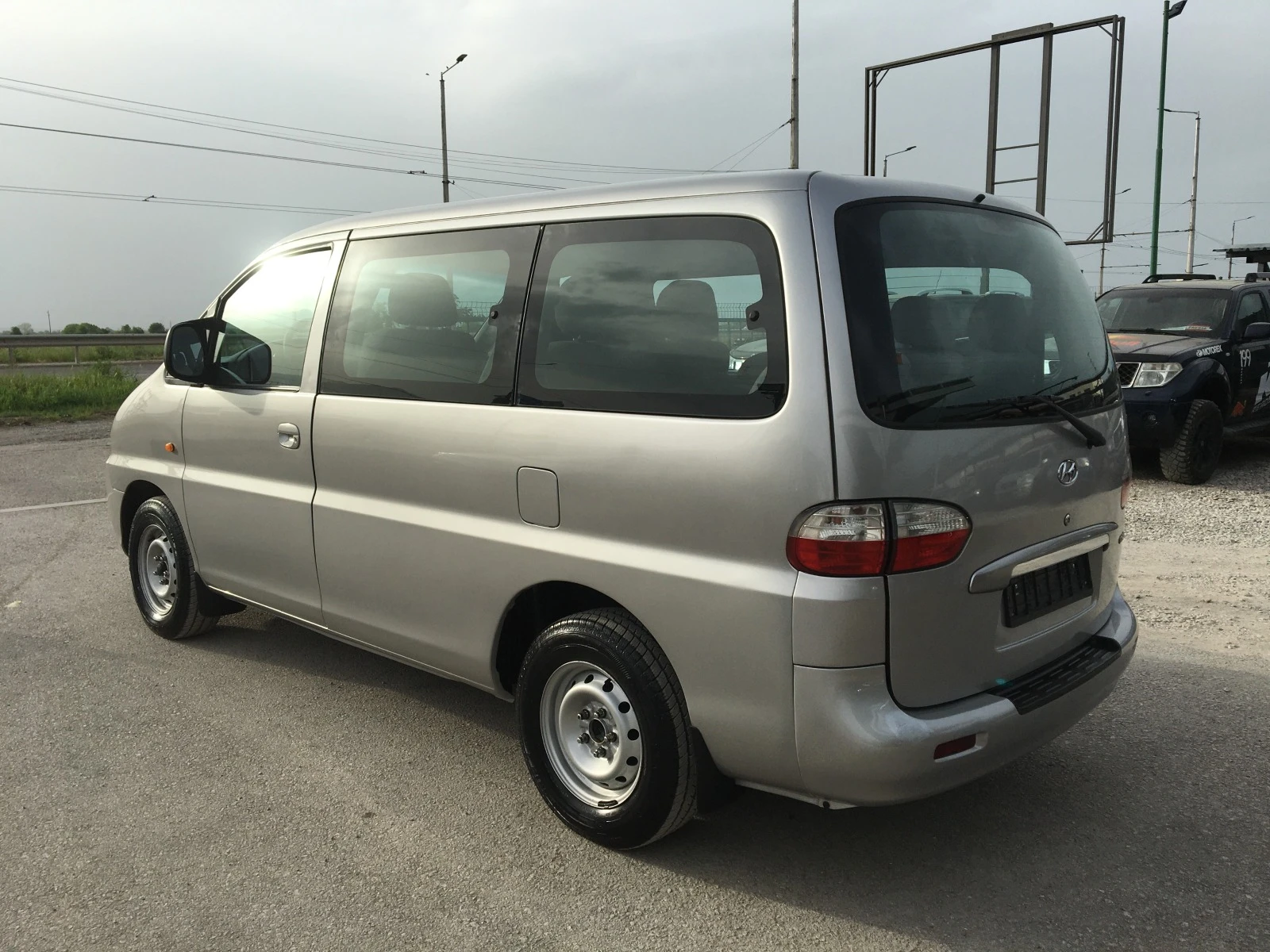 Hyundai H1 2.5CRDI, 9-места - изображение 8