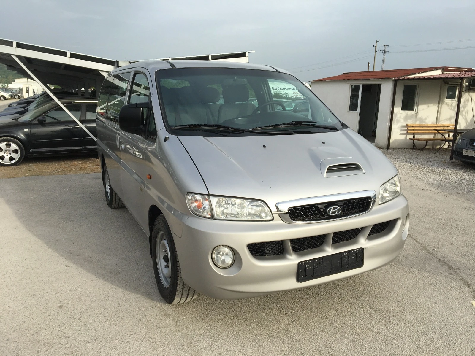 Hyundai H1 2.5CRDI, 9-места - изображение 3