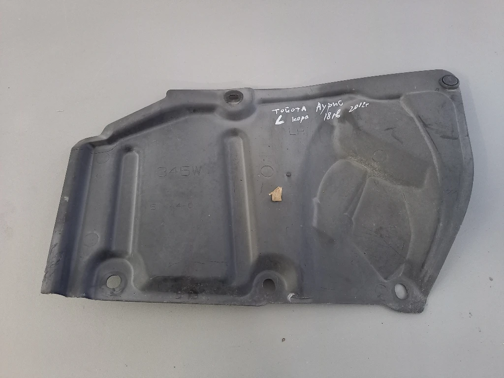 Ляв калобран Тойота Аурис 