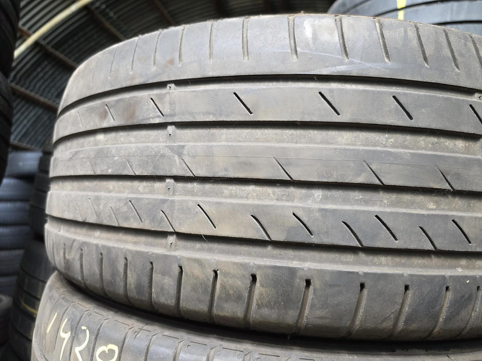 Гуми Летни 245/45R19, снимка 4 - Гуми и джанти - 56664450