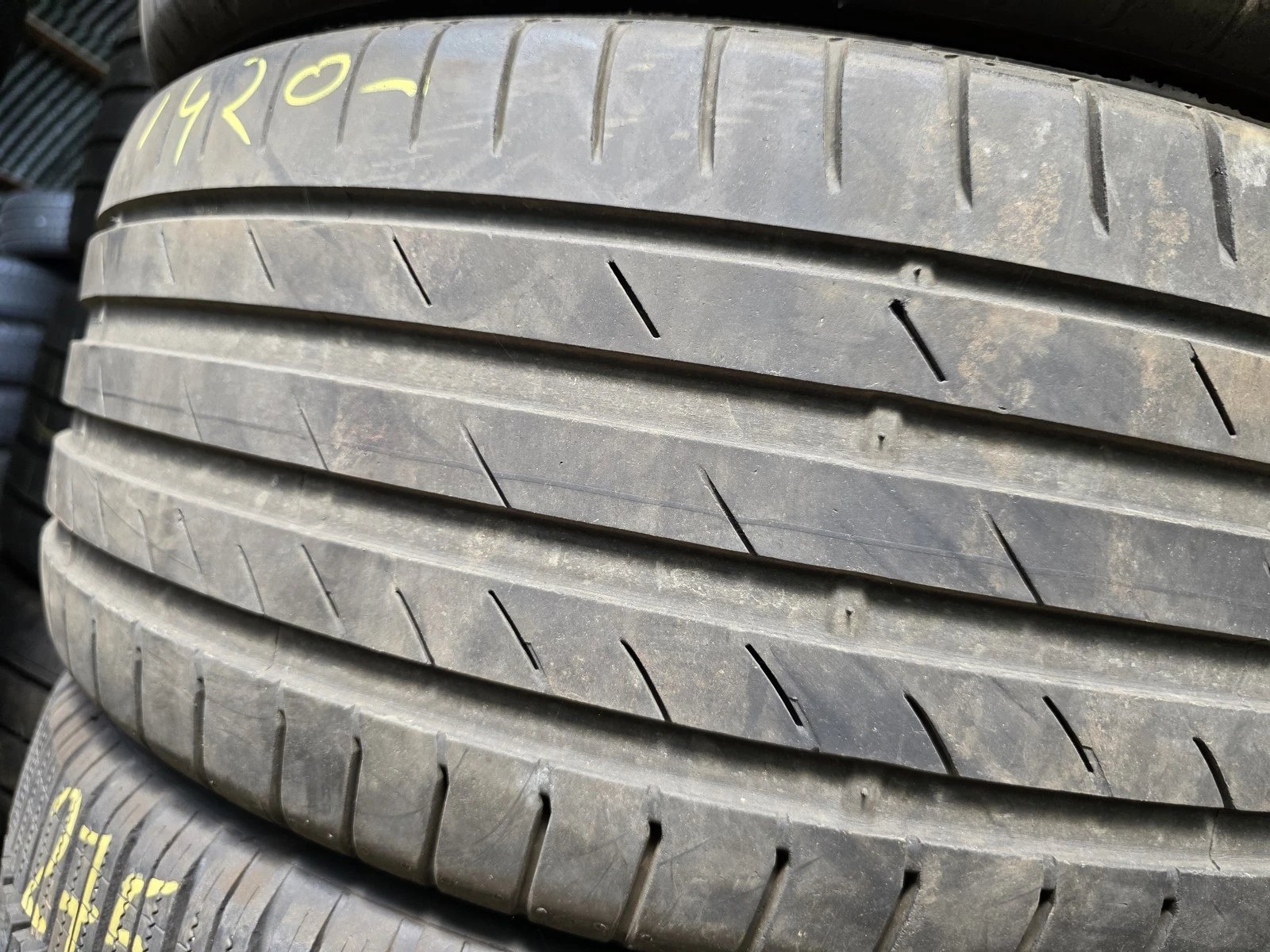 Гуми Летни 245/45R19, снимка 2 - Гуми и джанти - 56664450