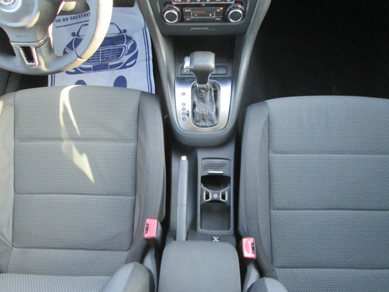 VW Golf 1.6TDI автоматик, снимка 12 - Автомобили и джипове - 45191233