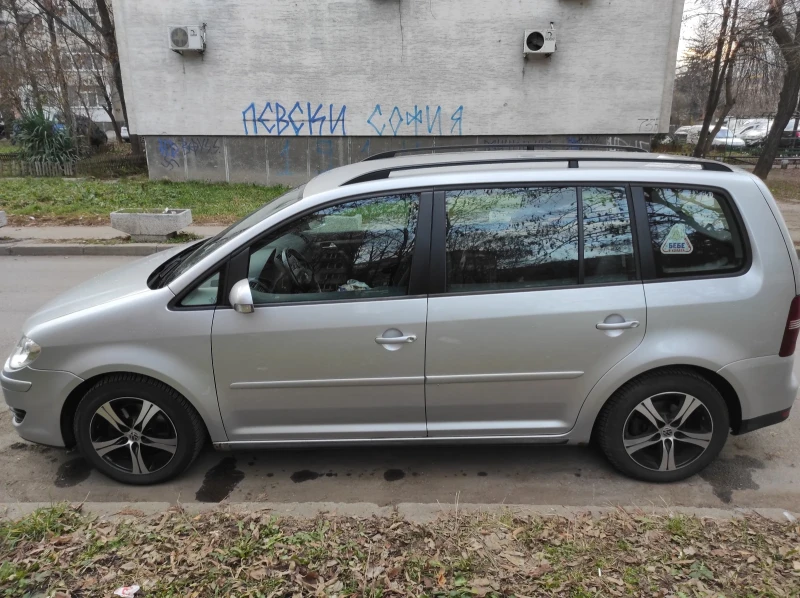 VW Touran 1.4 TSI, снимка 10 - Автомобили и джипове - 47199969