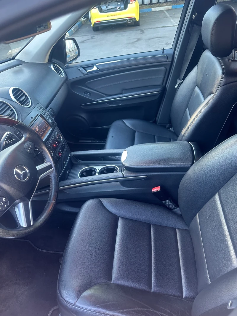 Mercedes-Benz ML 550 5.5AMG, снимка 11 - Автомобили и джипове - 51791879