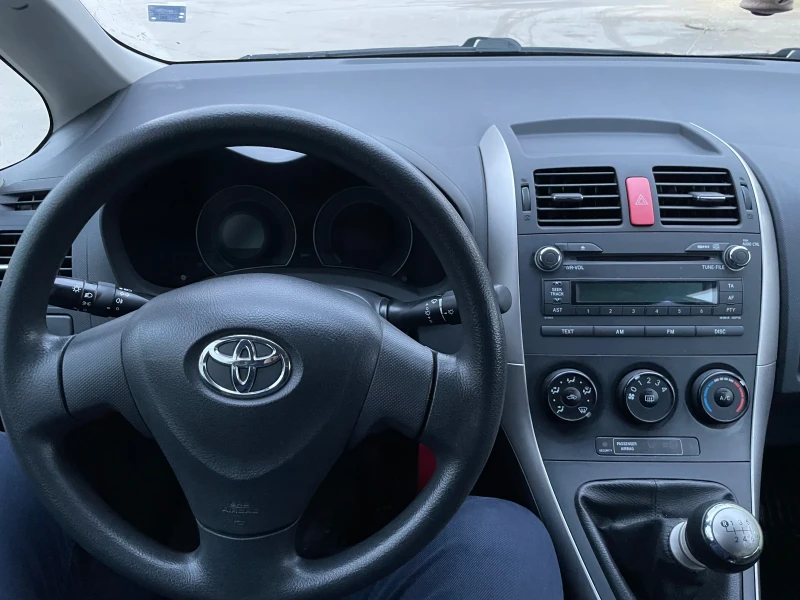 Toyota Auris 1.33 VVTI, снимка 11 - Автомобили и джипове - 53500229