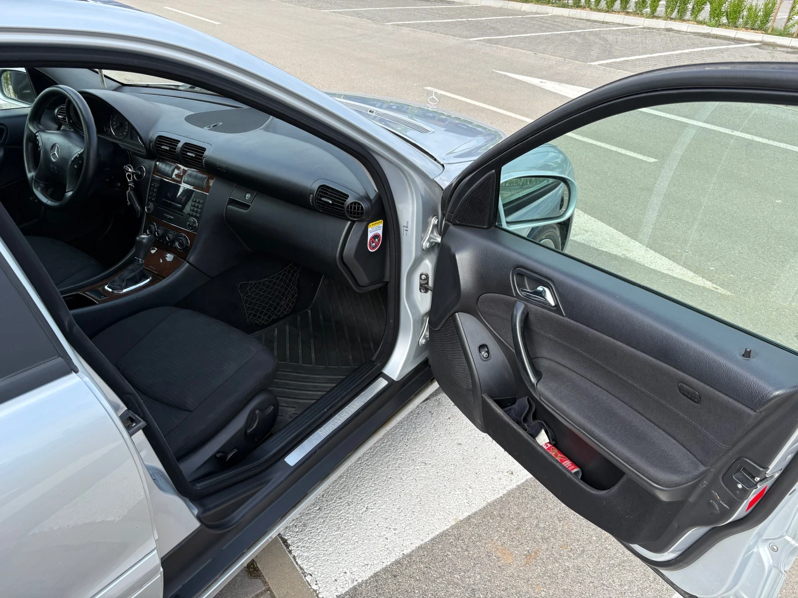 Mercedes-Benz C 220 2.2 CDI НОВ ВНОС АВТОМАТИК, снимка 13 - Автомобили и джипове - 52516632