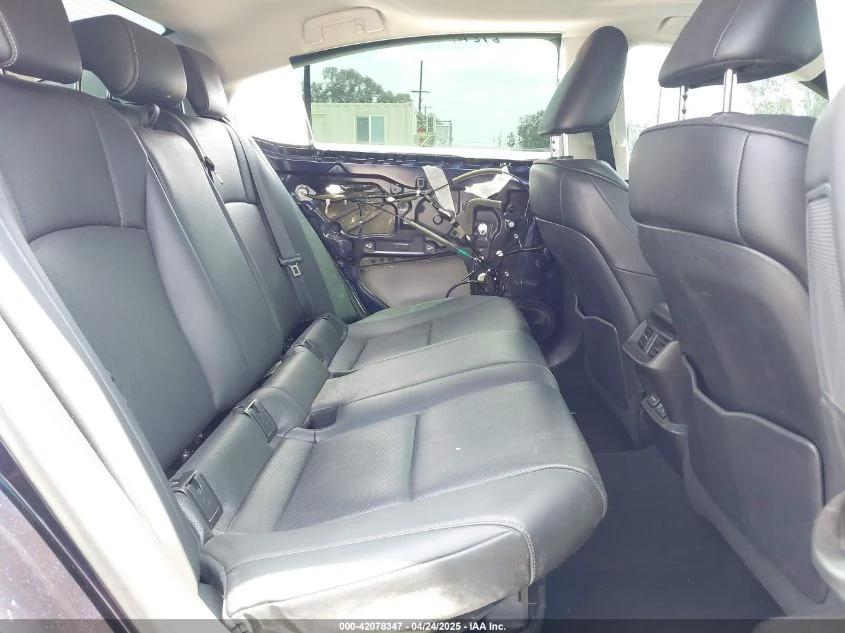 Lexus ES 2.5l 300H - изображение 8