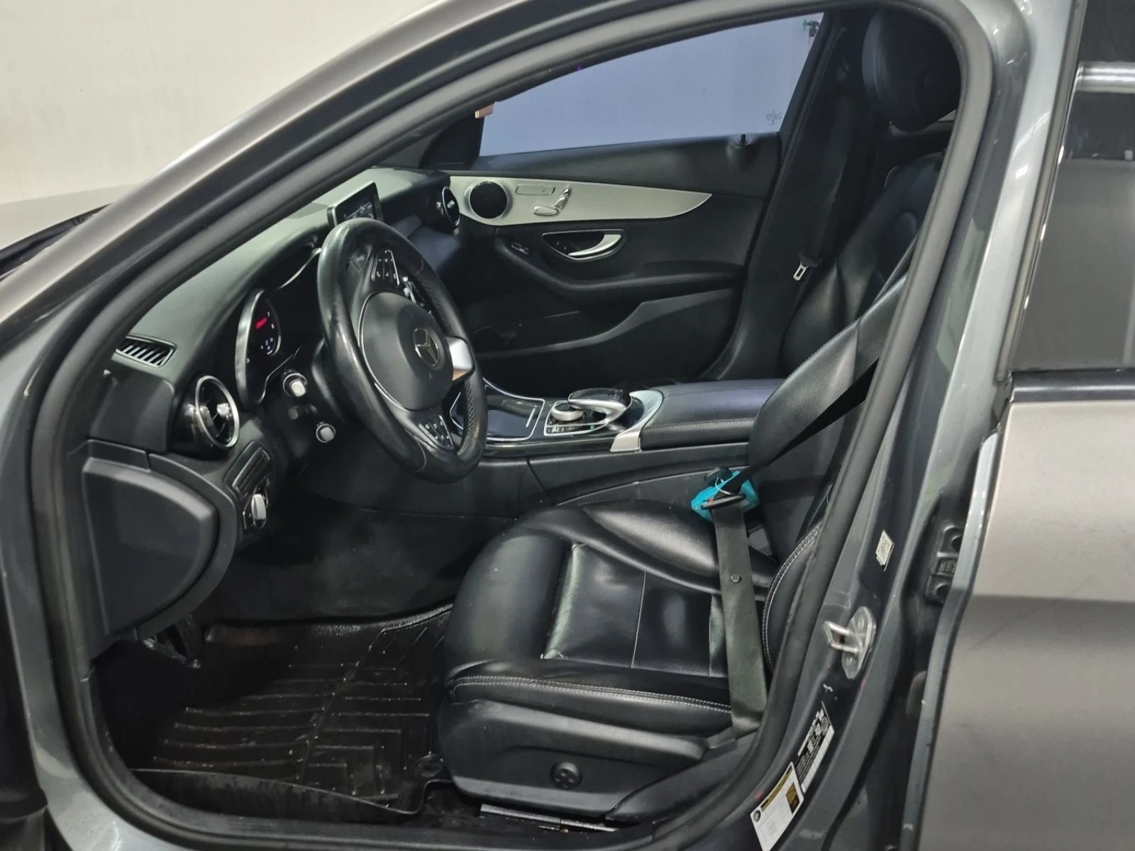 Mercedes-Benz C 300 С РЕГИСТРАЦИЯ & АВТО КРЕДИТ, снимка 9 - Автомобили и джипове - 53811807