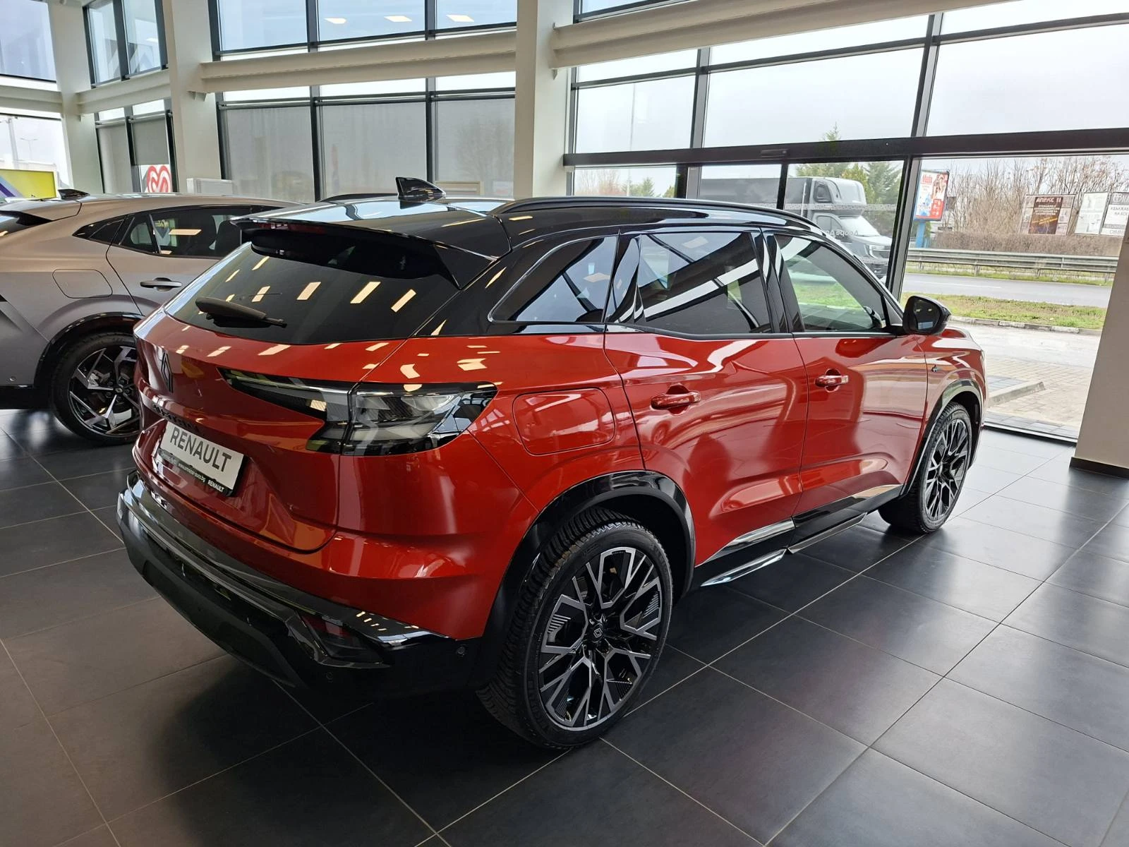 Renault Austral 3900Евро за получаване, 1.3TCE esprit Alpine, снимка 3 - Автомобили и джипове - 53901470