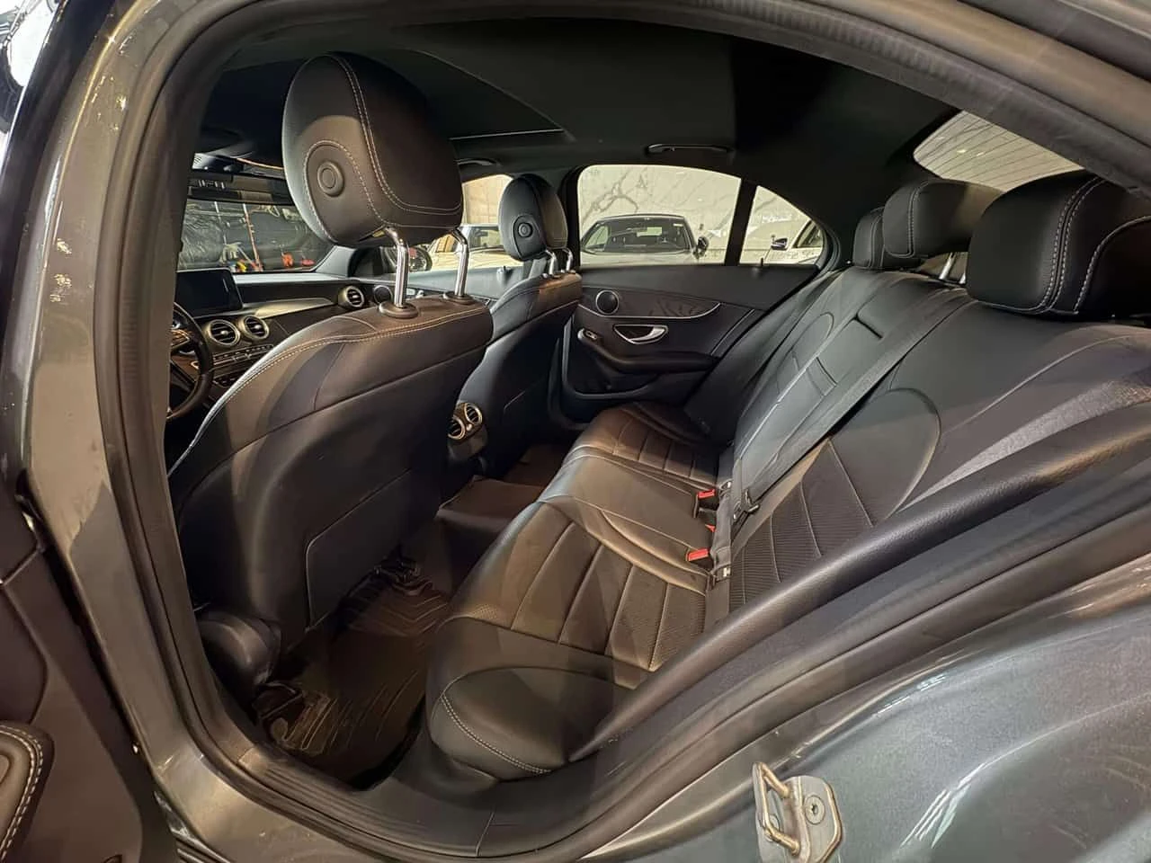 Mercedes-Benz C 300 Keyless| Sunroof| Ambient| Burmester| , снимка 15 - Автомобили и джипове - 54427385