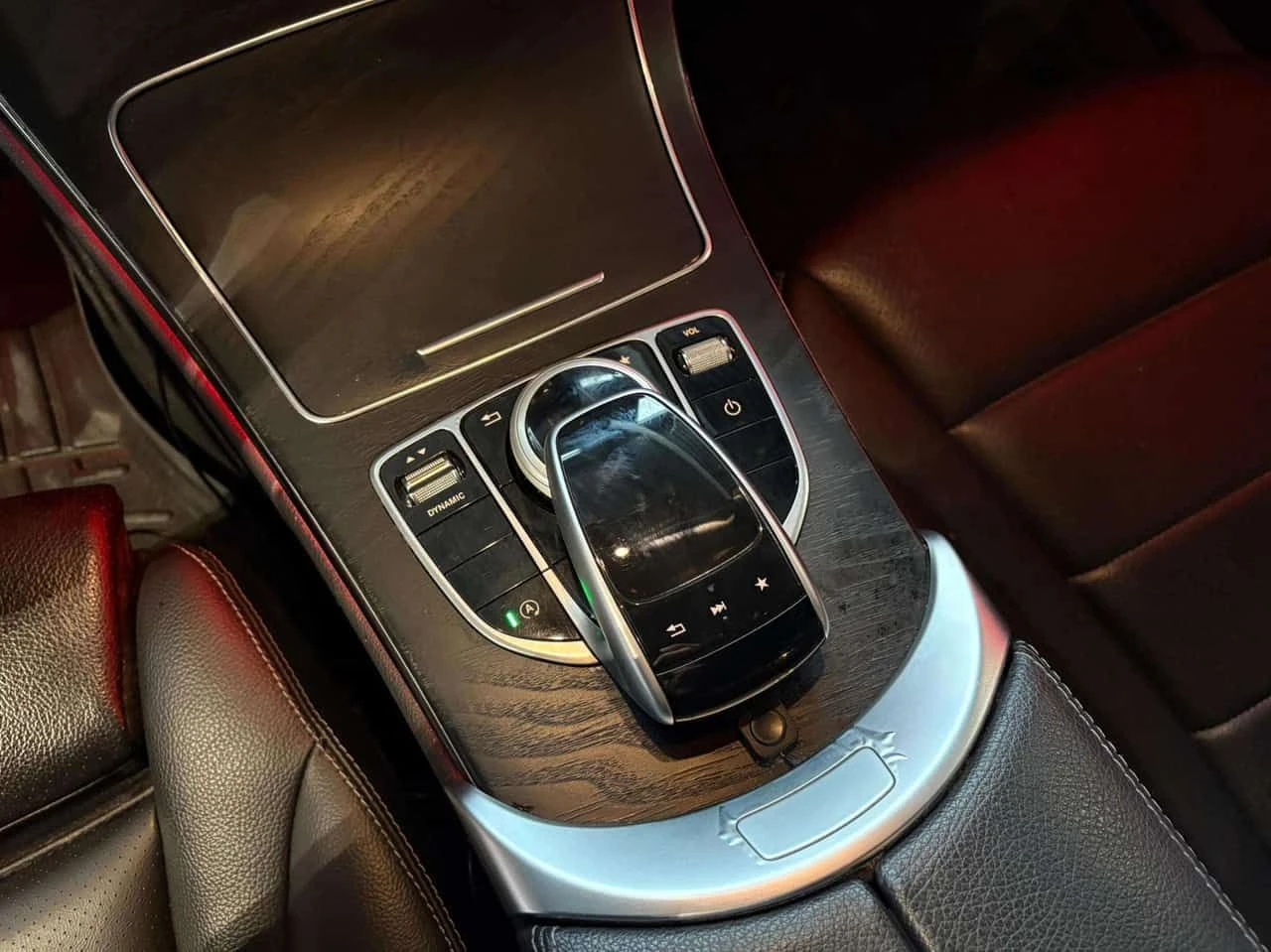 Mercedes-Benz C 300 Keyless| Sunroof| Ambient| Burmester| , снимка 14 - Автомобили и джипове - 54427385