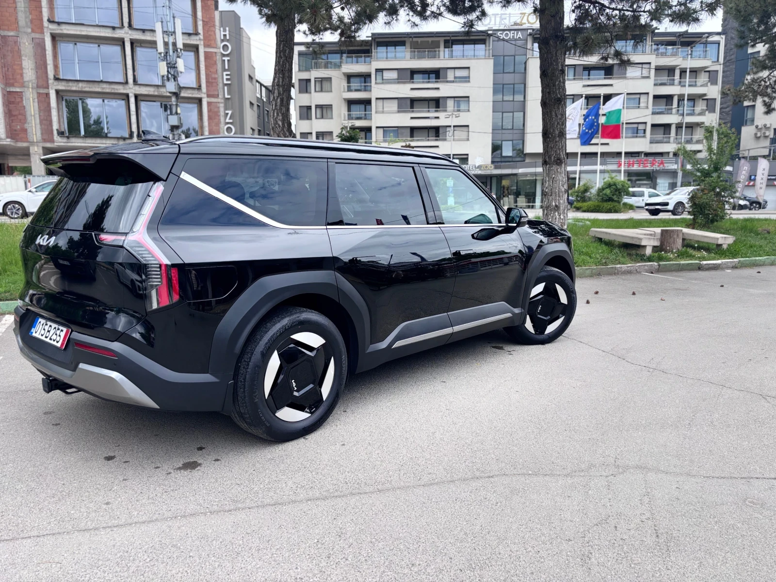 Kia EV9, снимка 2 - Автомобили и джипове - 54487848