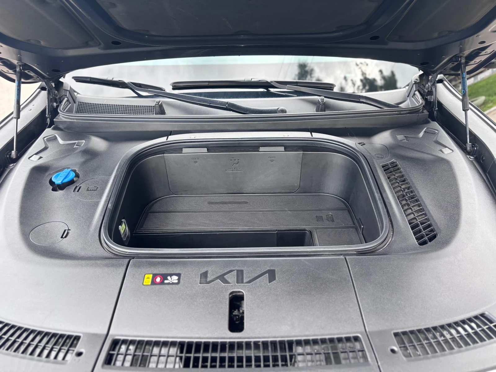 Kia EV9, снимка 12 - Автомобили и джипове - 54487848