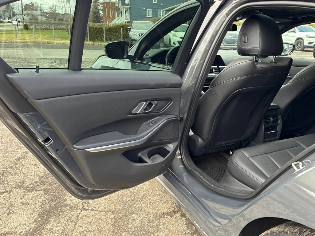 BMW 330 e * CARFAX * М ПАКЕТ * ЦЕНА ДО БЪЛГАРИЯ, снимка 11 - Автомобили и джипове - 54496808