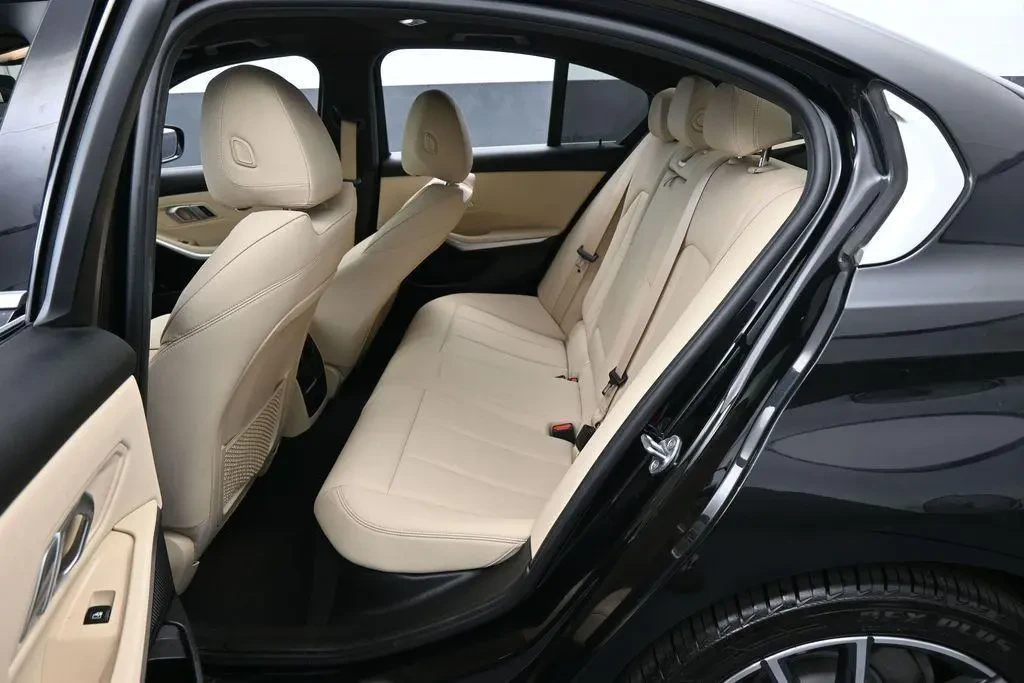 BMW 330 i, снимка 11 - Автомобили и джипове - 54810818