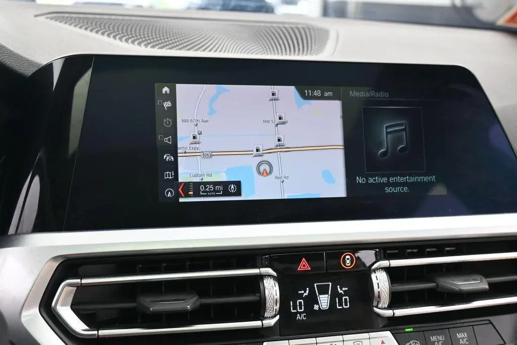 BMW 330 i, снимка 16 - Автомобили и джипове - 54810818