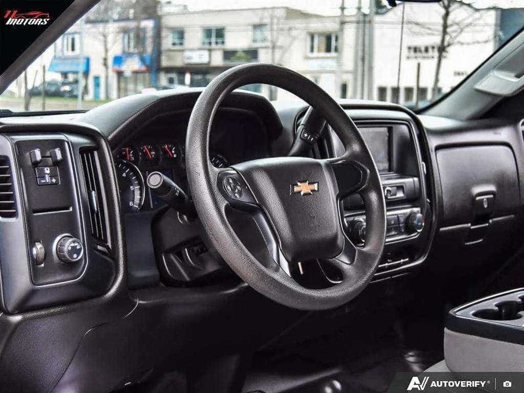 Chevrolet Silverado * 4x4 Double Cab Work Truck | LOW KMS | NO ACCIDEN, снимка 13 - Автомобили и джипове - 54903205