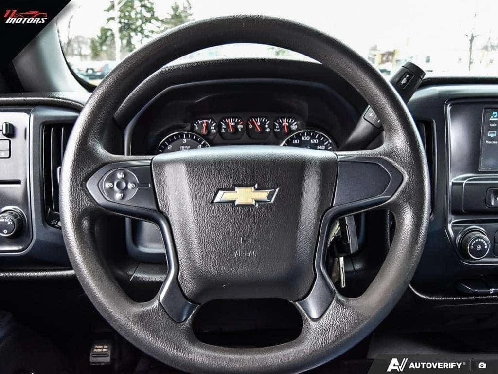 Chevrolet Silverado * 4x4 Double Cab Work Truck | LOW KMS | NO ACCIDEN, снимка 14 - Автомобили и джипове - 54903205