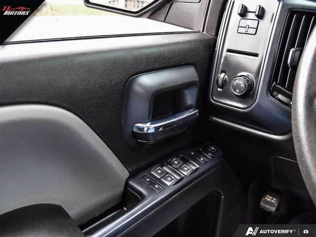 Chevrolet Silverado * 4x4 Double Cab Work Truck | LOW KMS | NO ACCIDEN, снимка 17 - Автомобили и джипове - 54903205