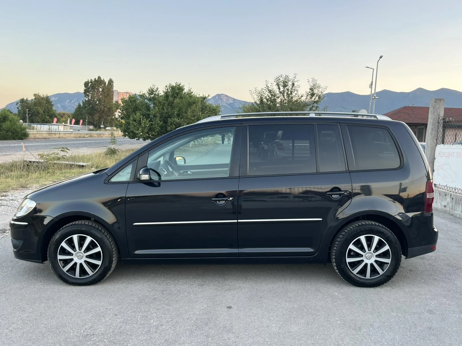 VW Touran FACE 1.9TDI 105кс 6 ск ПОДГРЕВ КЛИМАTРОНИК , снимка 6 - Автомобили и джипове - 55748195