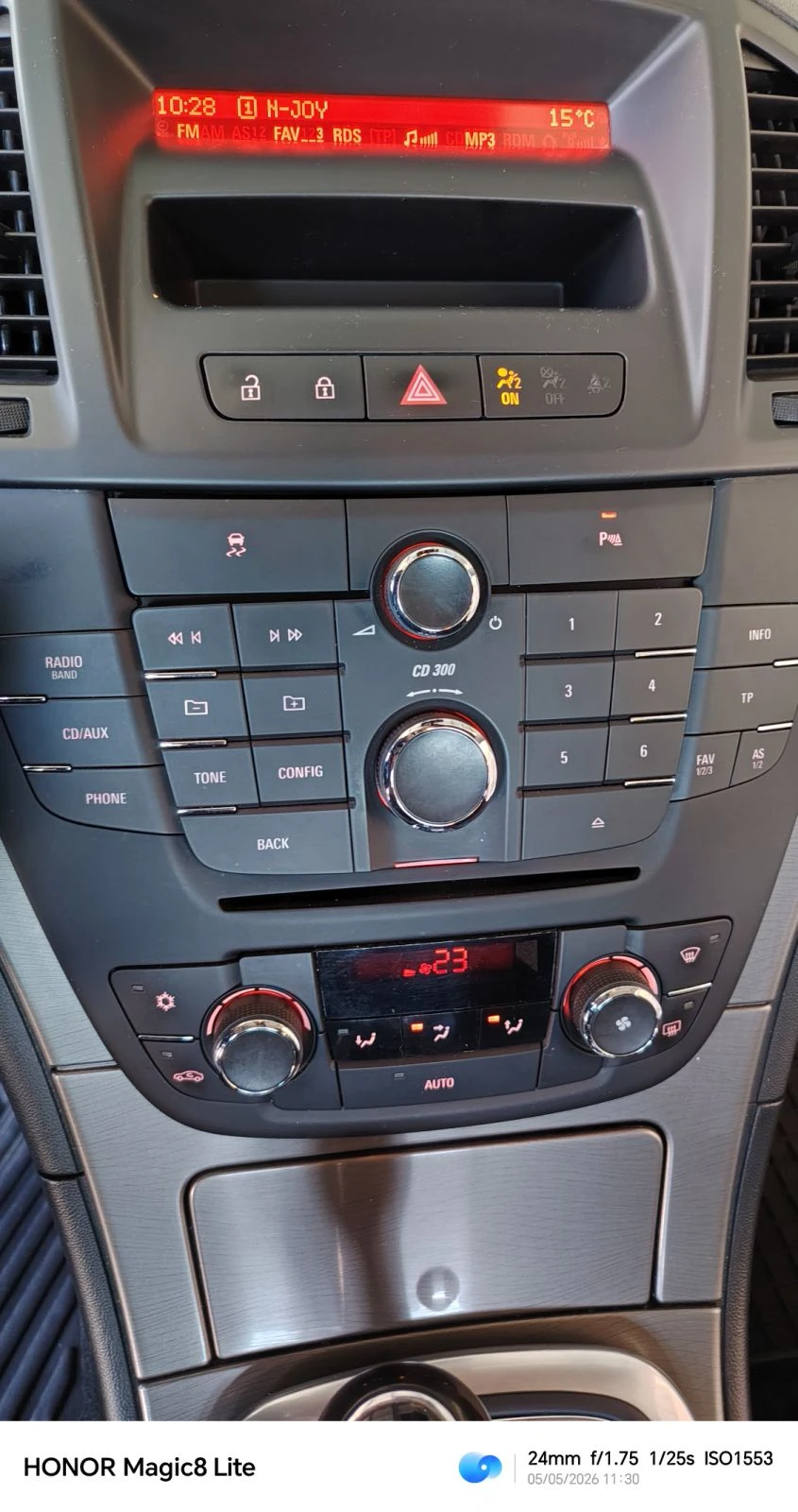 Opel Insignia 1.8i, снимка 10 - Автомобили и джипове - 56261452