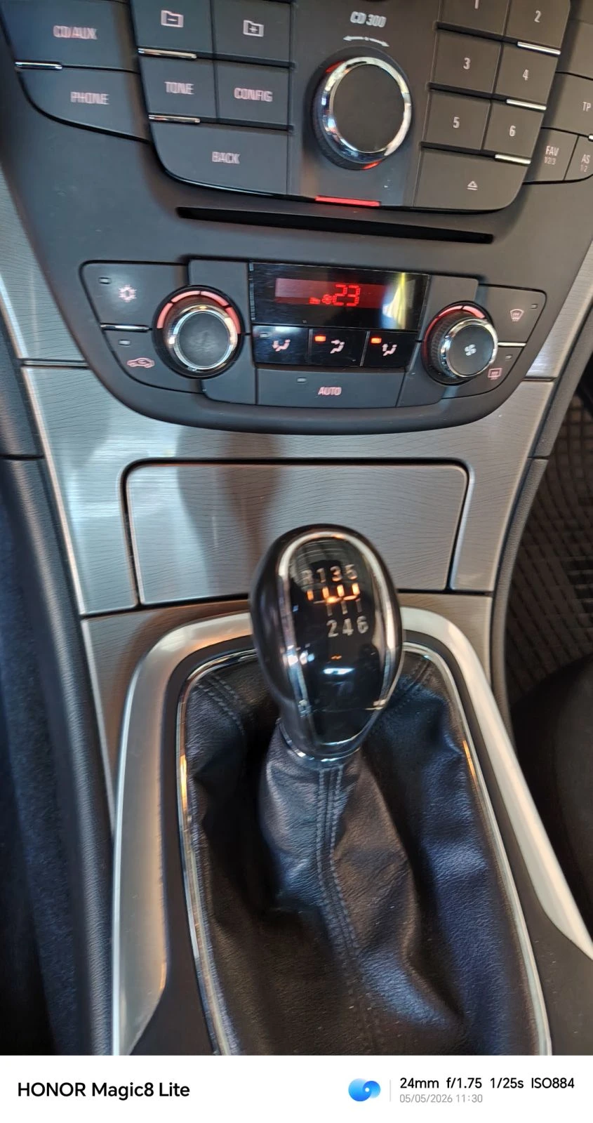 Opel Insignia 1.8i, снимка 9 - Автомобили и джипове - 56261452