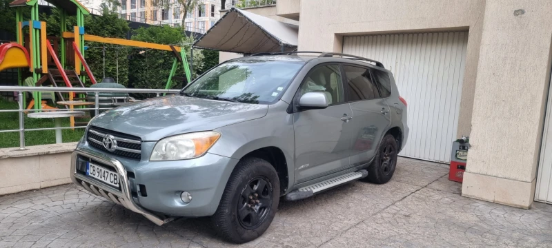 Toyota Rav4 4x4 / LE, снимка 1 - Автомобили и джипове - 47402961