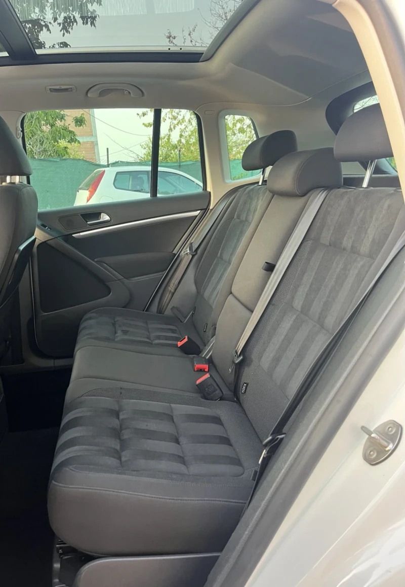 VW Tiguan 4X4 SKY(панорама) LED DSG , снимка 11 - Автомобили и джипове - 52498328