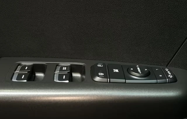 Kia Sportage 1.6GDI/132кс| ГАРАНЦИЯ| 68807КМ| Keyless| Bi-Xenon, снимка 9 - Автомобили и джипове - 55036136