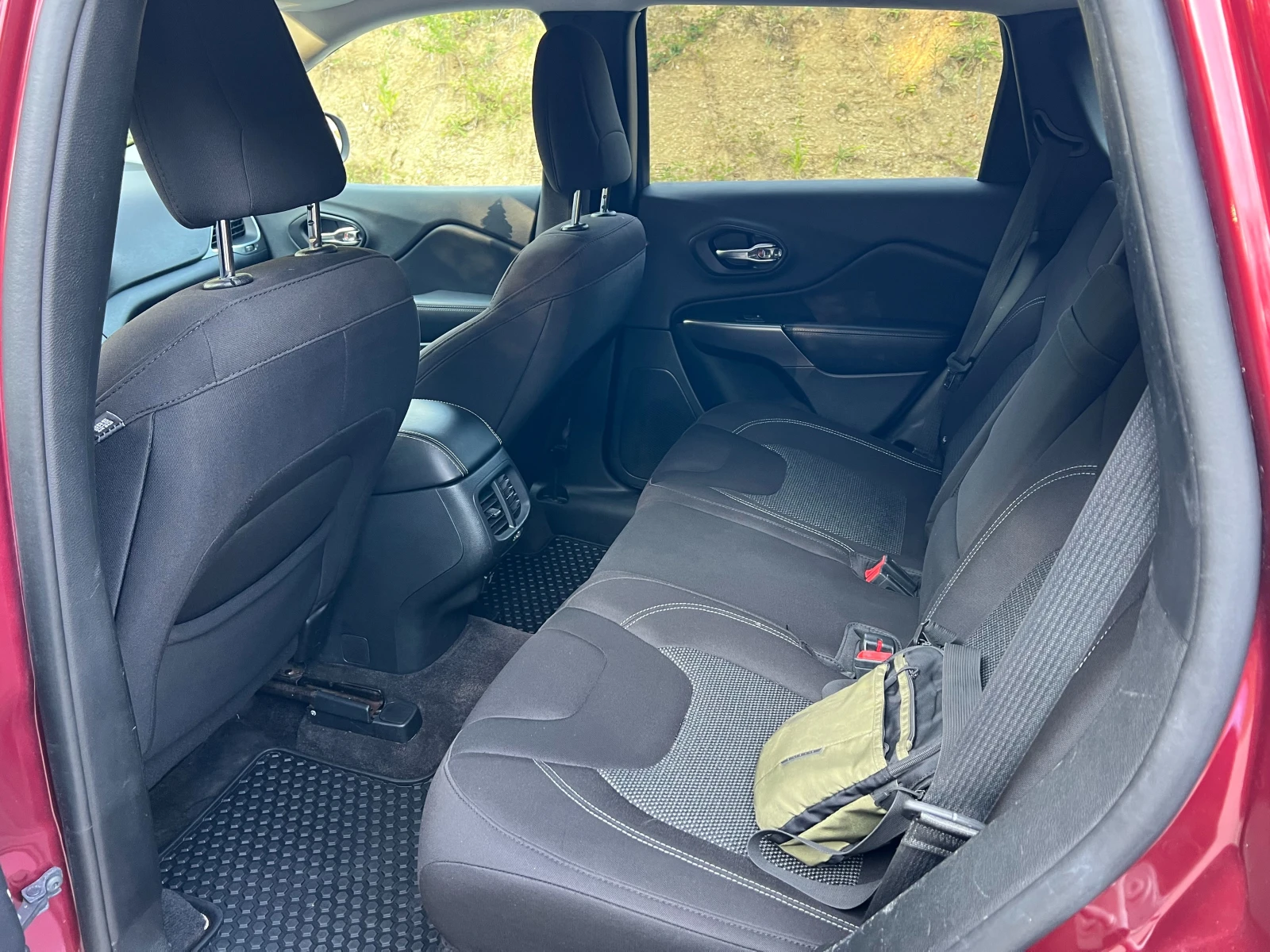 Jeep Cherokee 2.4 4x4 LATITUDE - изображение 9