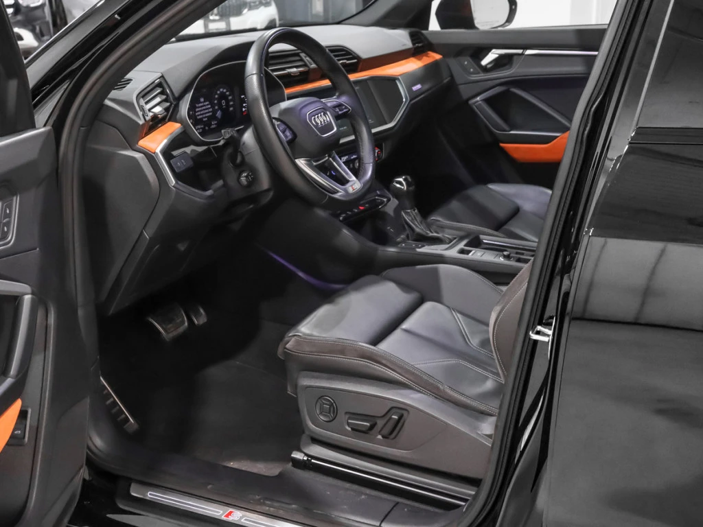 Audi Q3 45 TFSI Quattro / BLACK OPTICS / DIGITAL / PANO - изображение 10