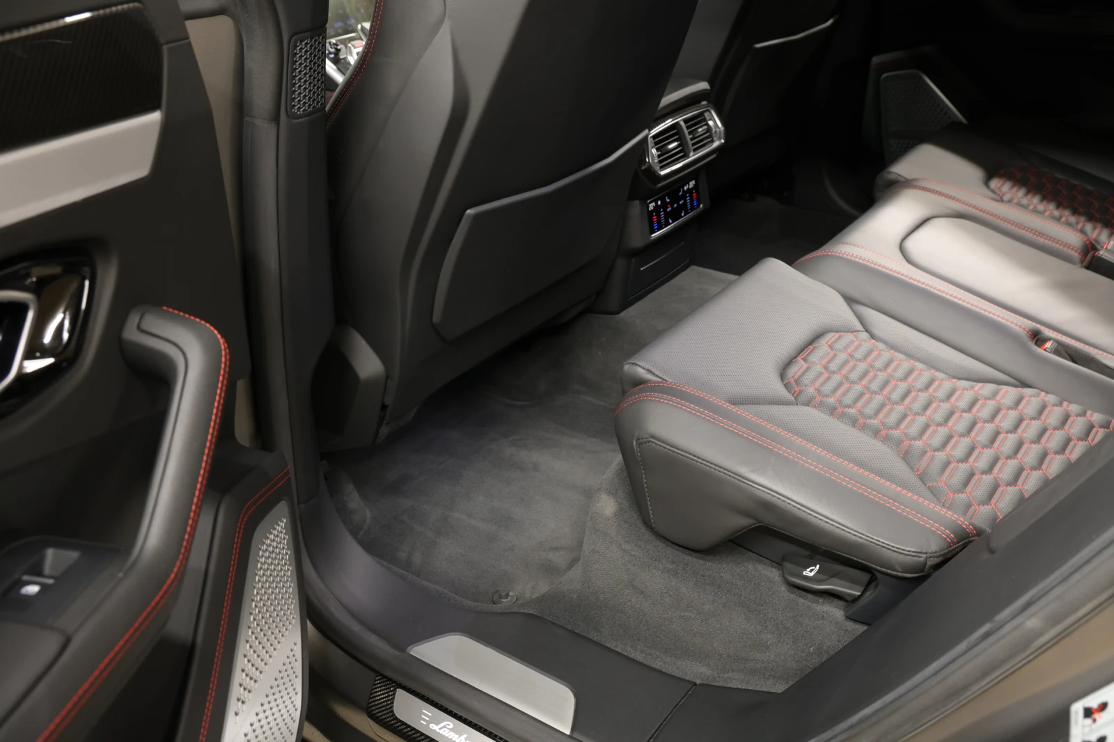 Lamborghini Urus Carbon Paket Ceramic, снимка 14 - Автомобили и джипове - 53160815