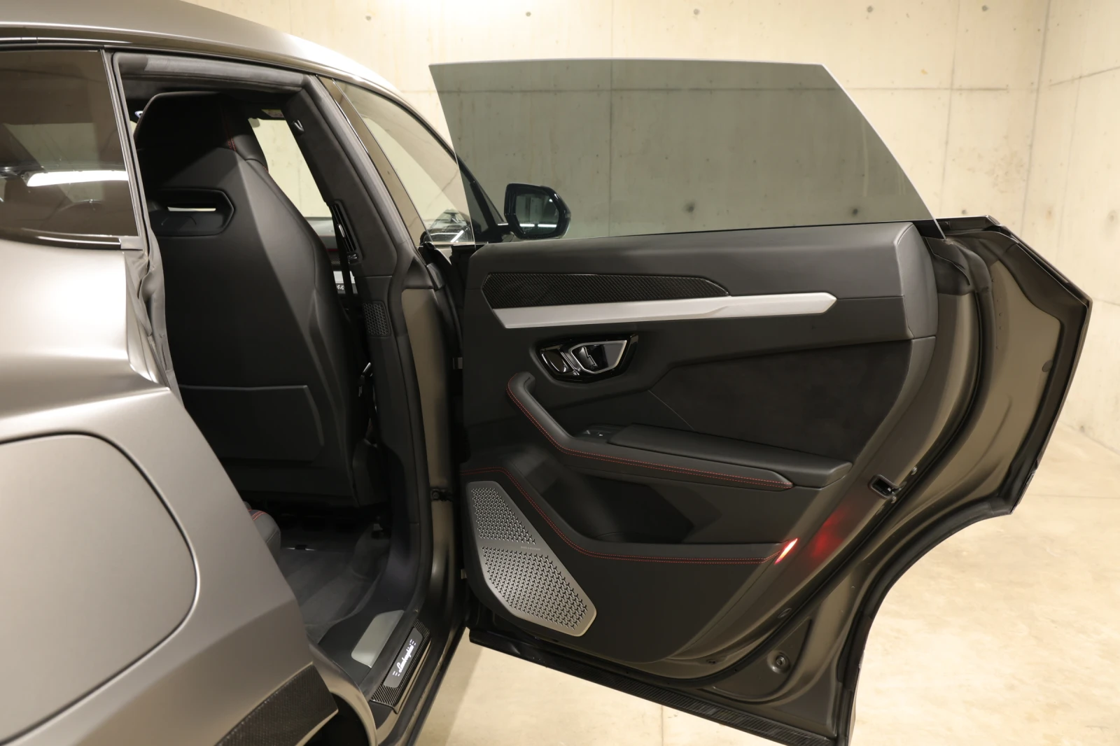 Lamborghini Urus Carbon Paket Ceramic, снимка 15 - Автомобили и джипове - 53160815