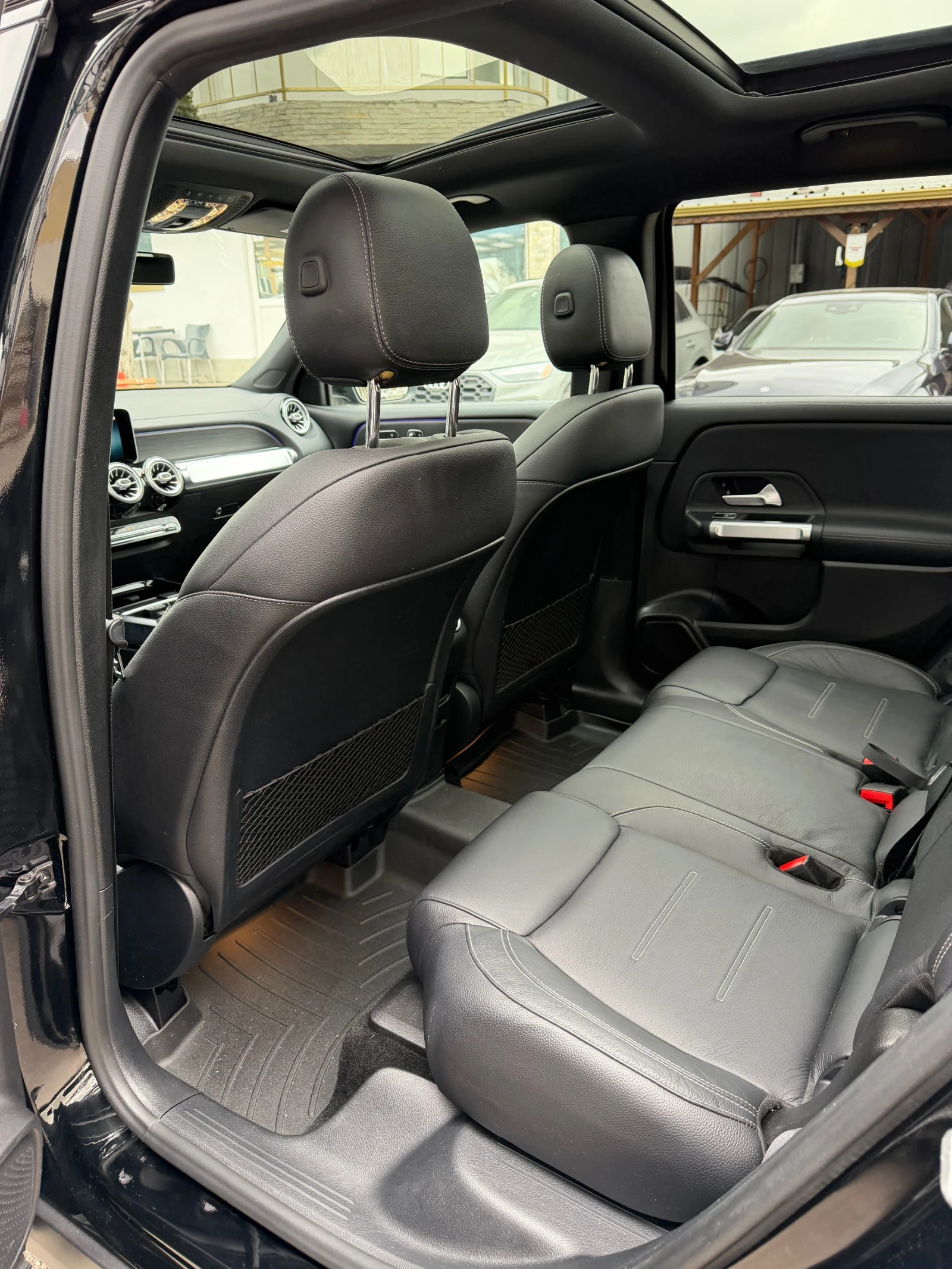 Mercedes-Benz GLB 250 4M AMG-Pack, снимка 9 - Автомобили и джипове - 54239139