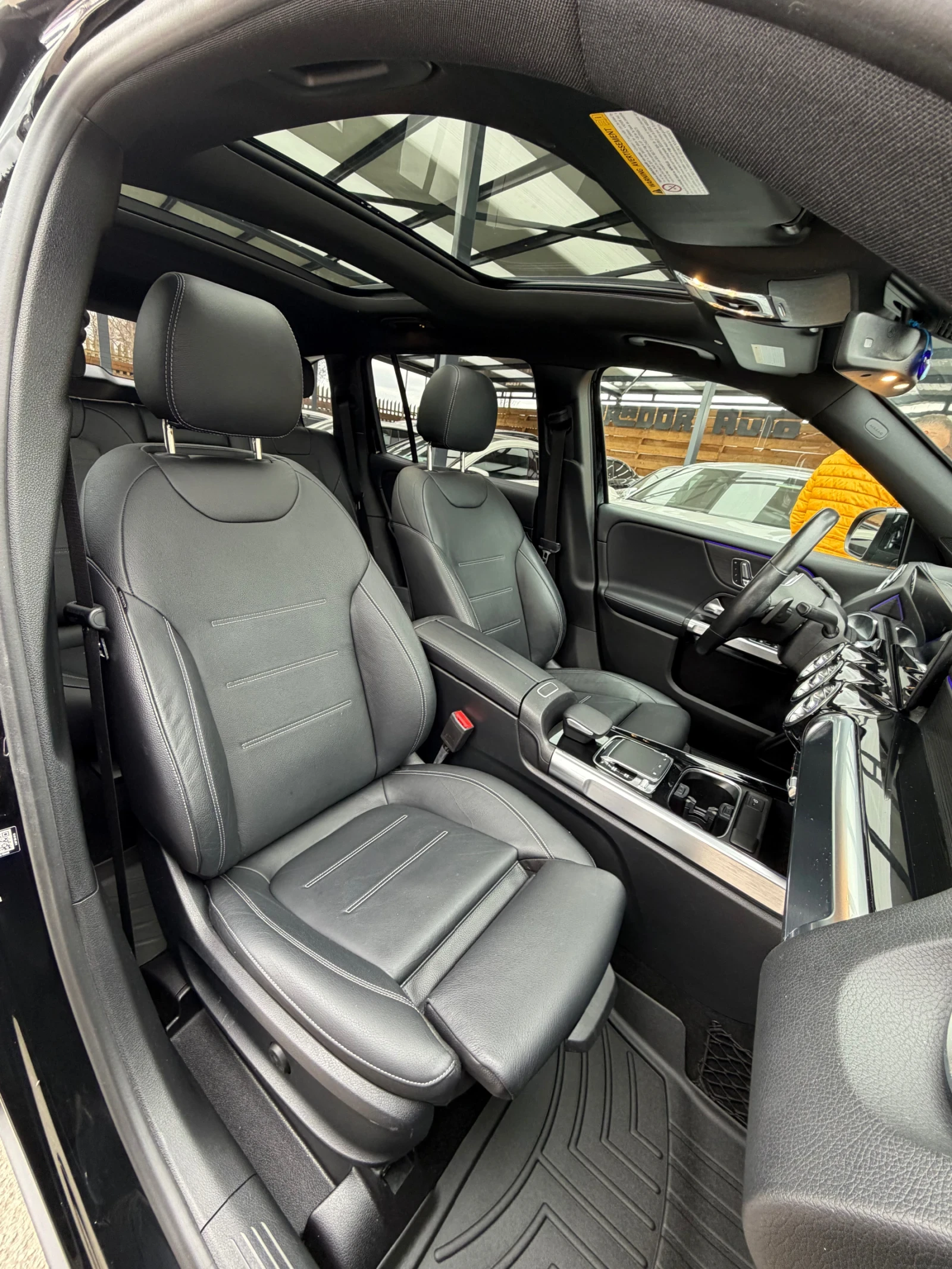 Mercedes-Benz GLB 250 4M AMG-Pack, снимка 14 - Автомобили и джипове - 54239139