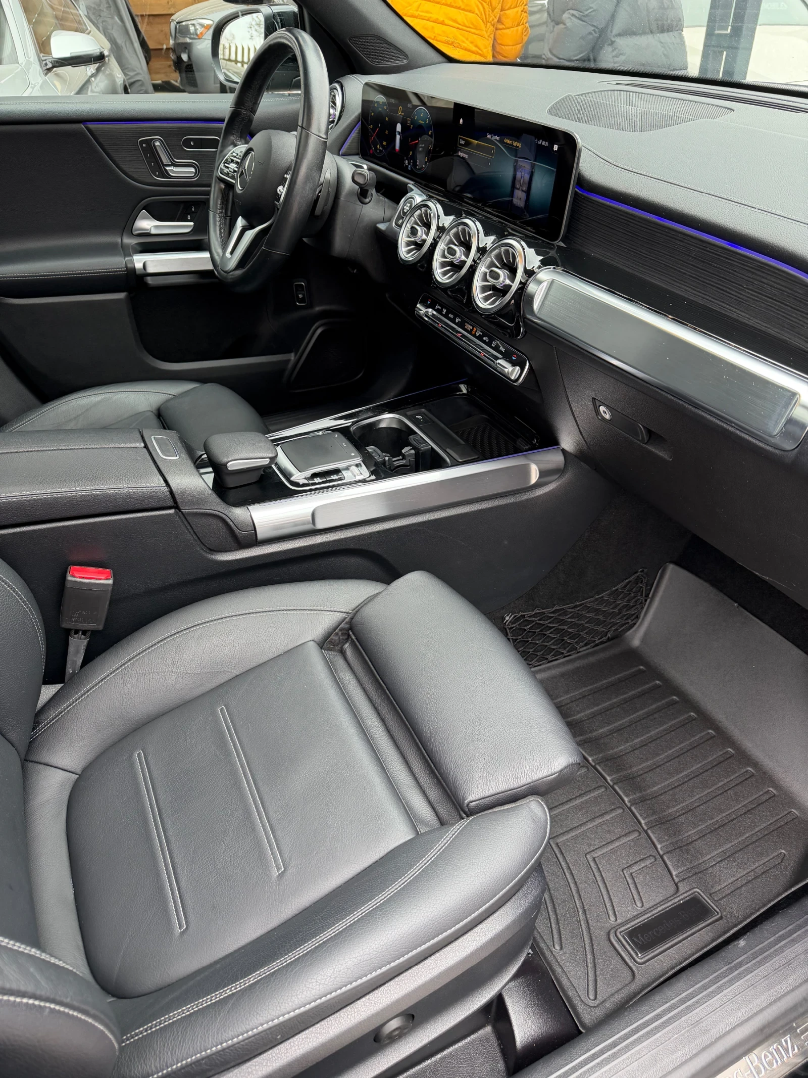 Mercedes-Benz GLB 250 4M AMG-Pack, снимка 13 - Автомобили и джипове - 54239139