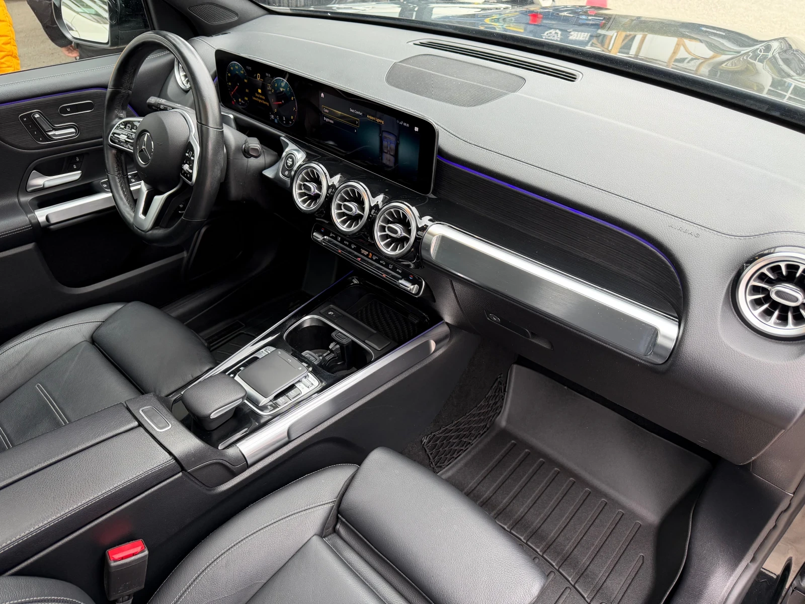 Mercedes-Benz GLB 250 4M AMG-Pack, снимка 15 - Автомобили и джипове - 54239139