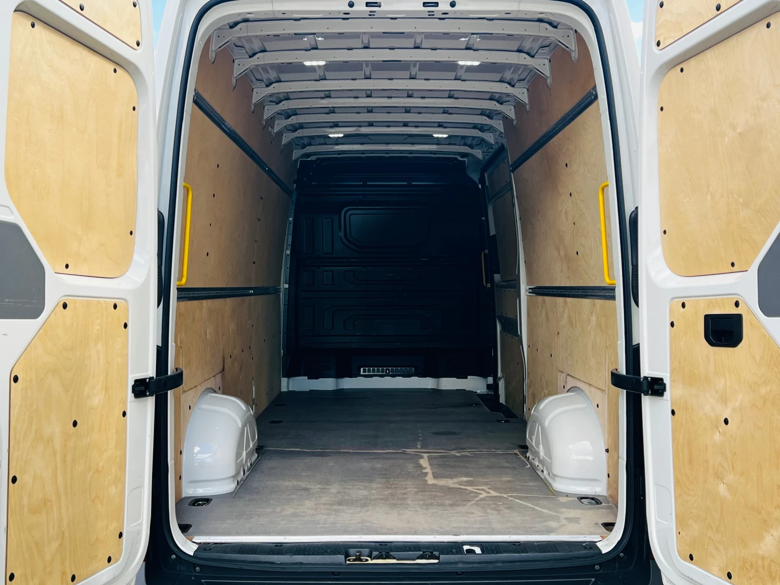 VW Crafter MAXI, снимка 9 - Бусове и автобуси - 54296507