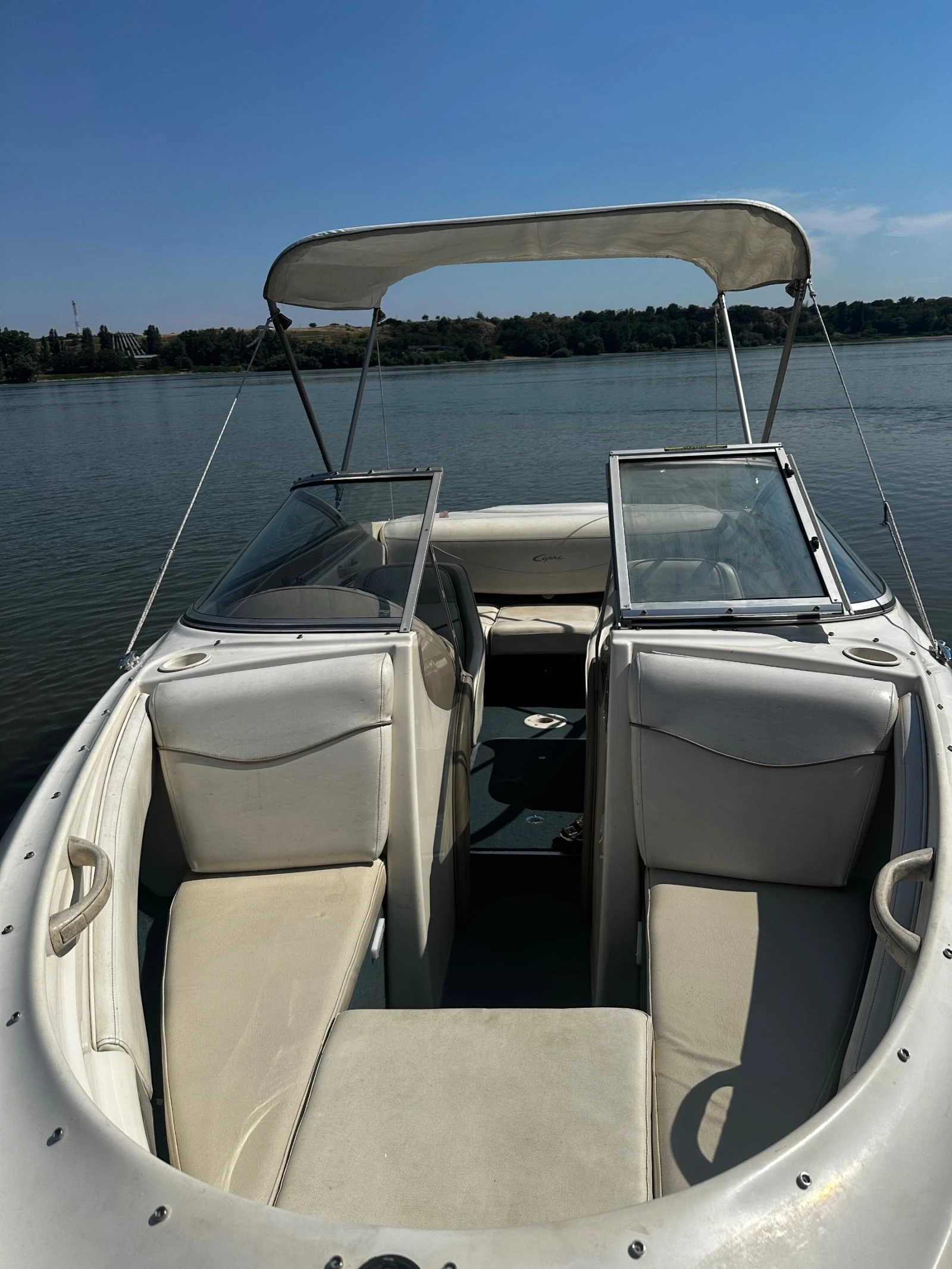 Моторна яхта Bayliner Capri SWISS - изображение 5