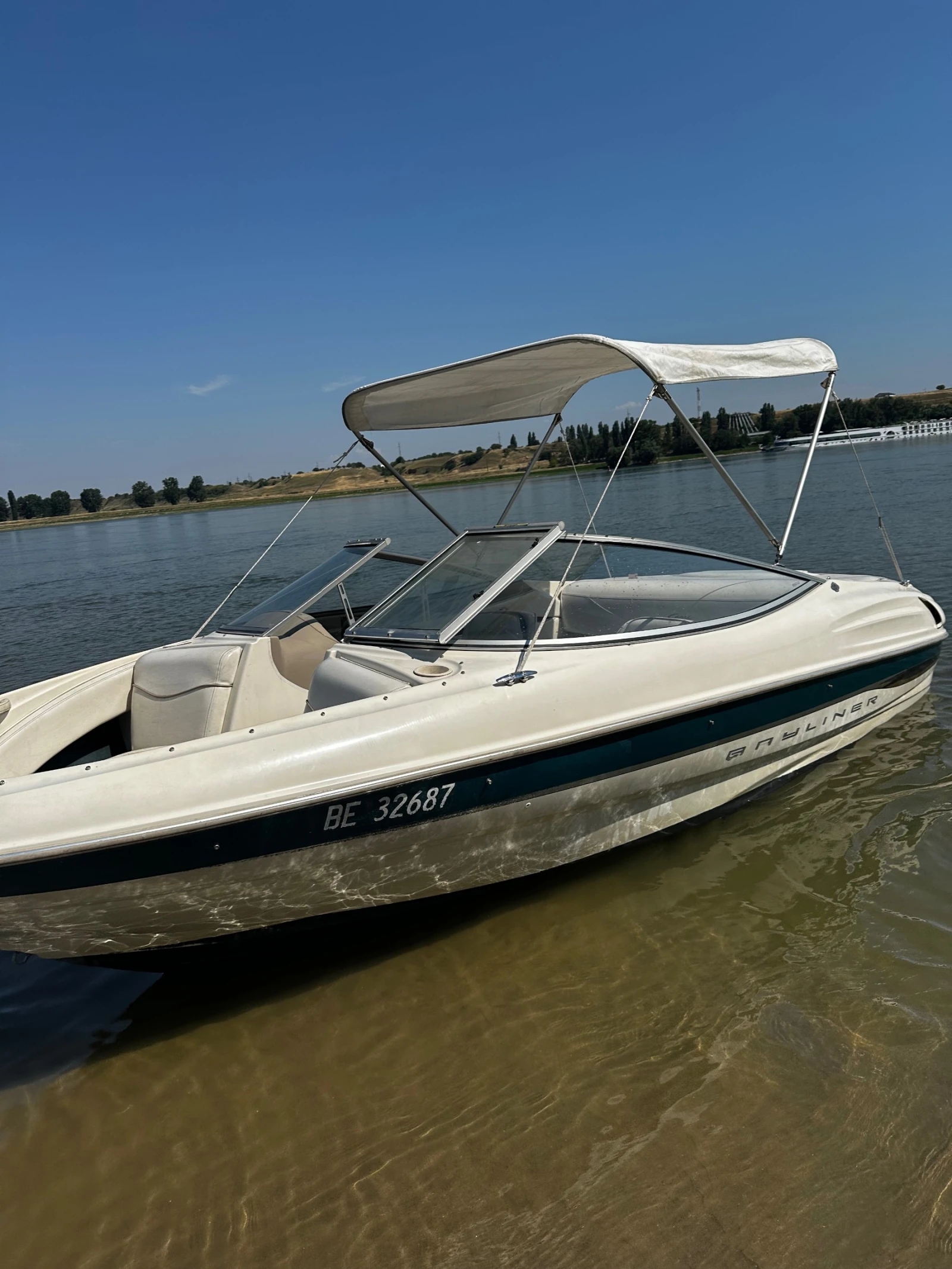 Моторна яхта Bayliner с регистрация - изображение 3