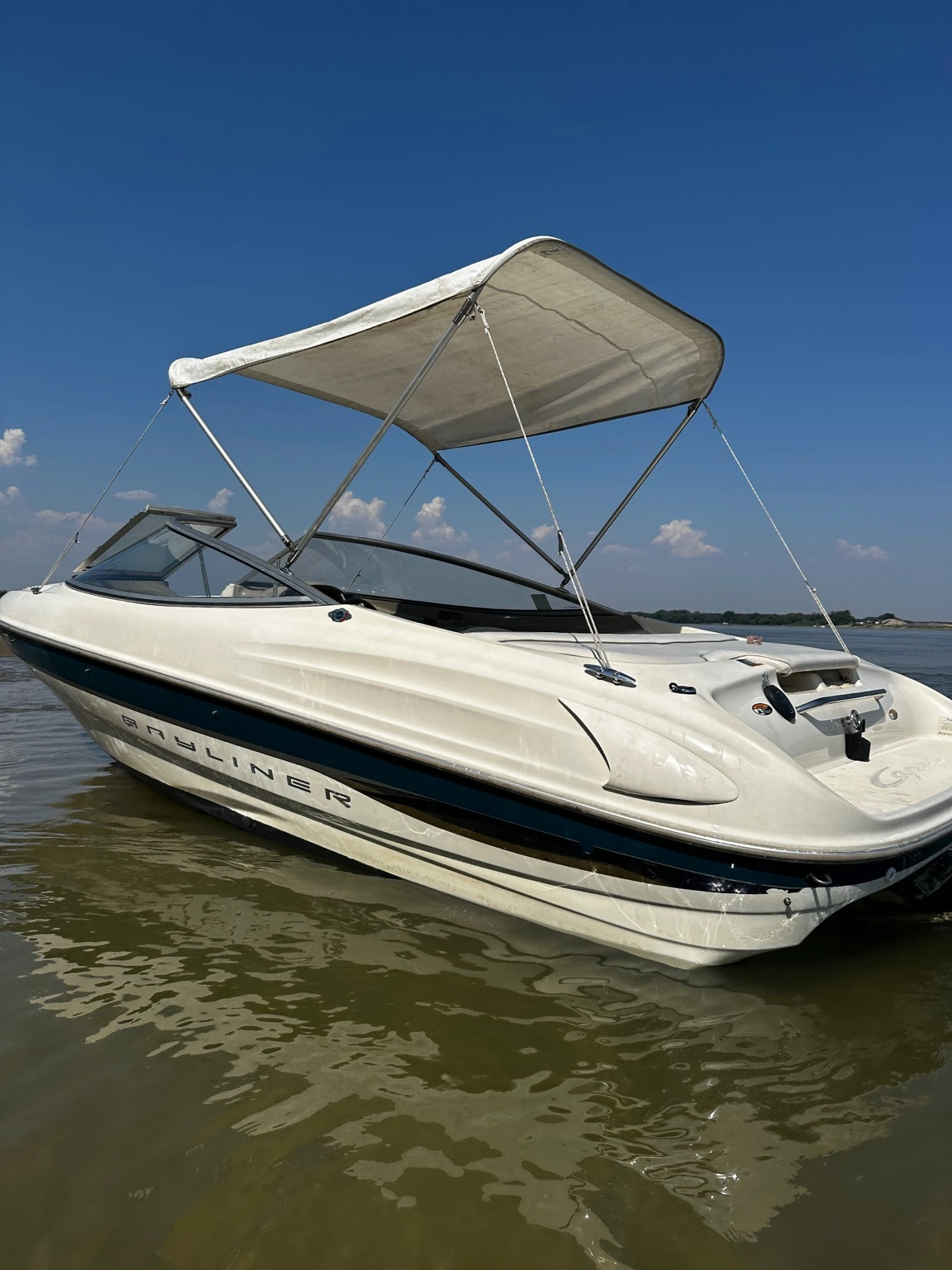 Моторна яхта Bayliner Capri SWISS - изображение 2