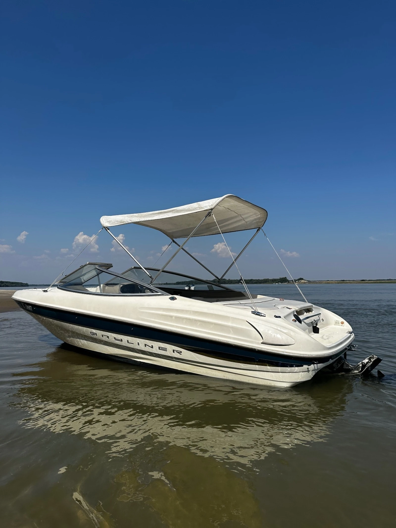 Моторна яхта Bayliner Capri SWISS - изображение 4