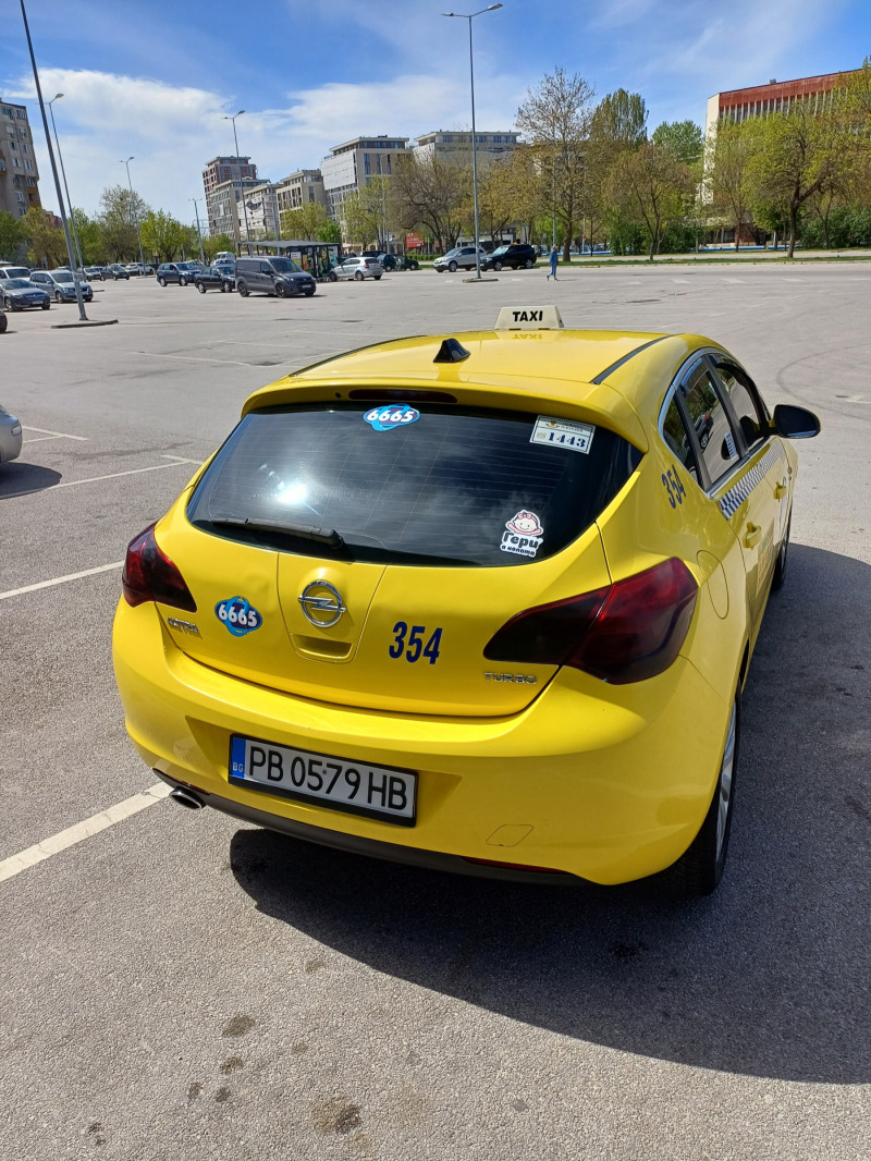 Opel Astra J, снимка 3 - Автомобили и джипове - 46401126