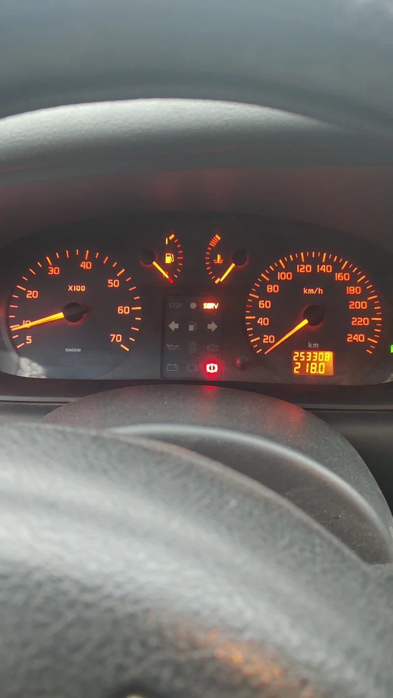 Renault Megane, снимка 13 - Автомобили и джипове - 48132428