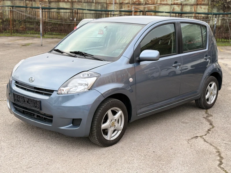 Daihatsu Sirion 1.3I-4x4, снимка 3 - Автомобили и джипове - 52662027