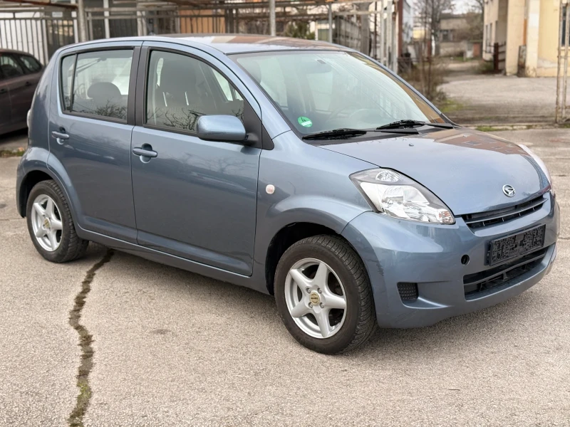 Daihatsu Sirion 1.3I-4x4, снимка 2 - Автомобили и джипове - 52662027