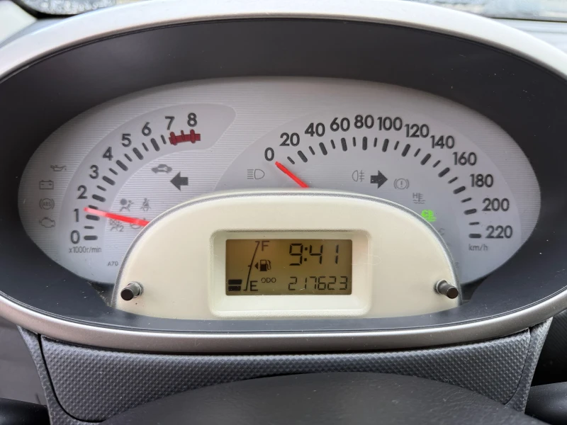 Daihatsu Sirion 1.3I-4x4, снимка 13 - Автомобили и джипове - 52662027