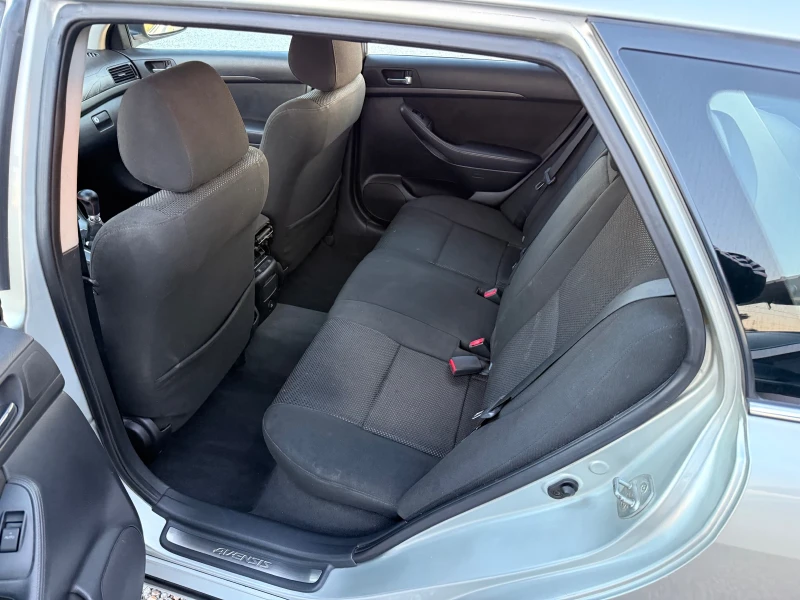 Toyota Avensis 2, 0 D-4D ИТАЛИЯ, снимка 10 - Автомобили и джипове - 52738746